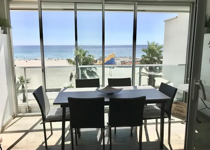 Face A La - 6 A 8 Personnes - En Roussillon *